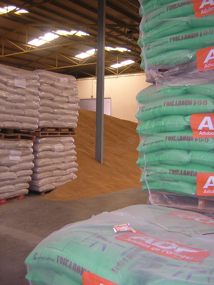 Empresa agrícola y ganadera en Olivenza — Abonos y Cereales Vallecillo